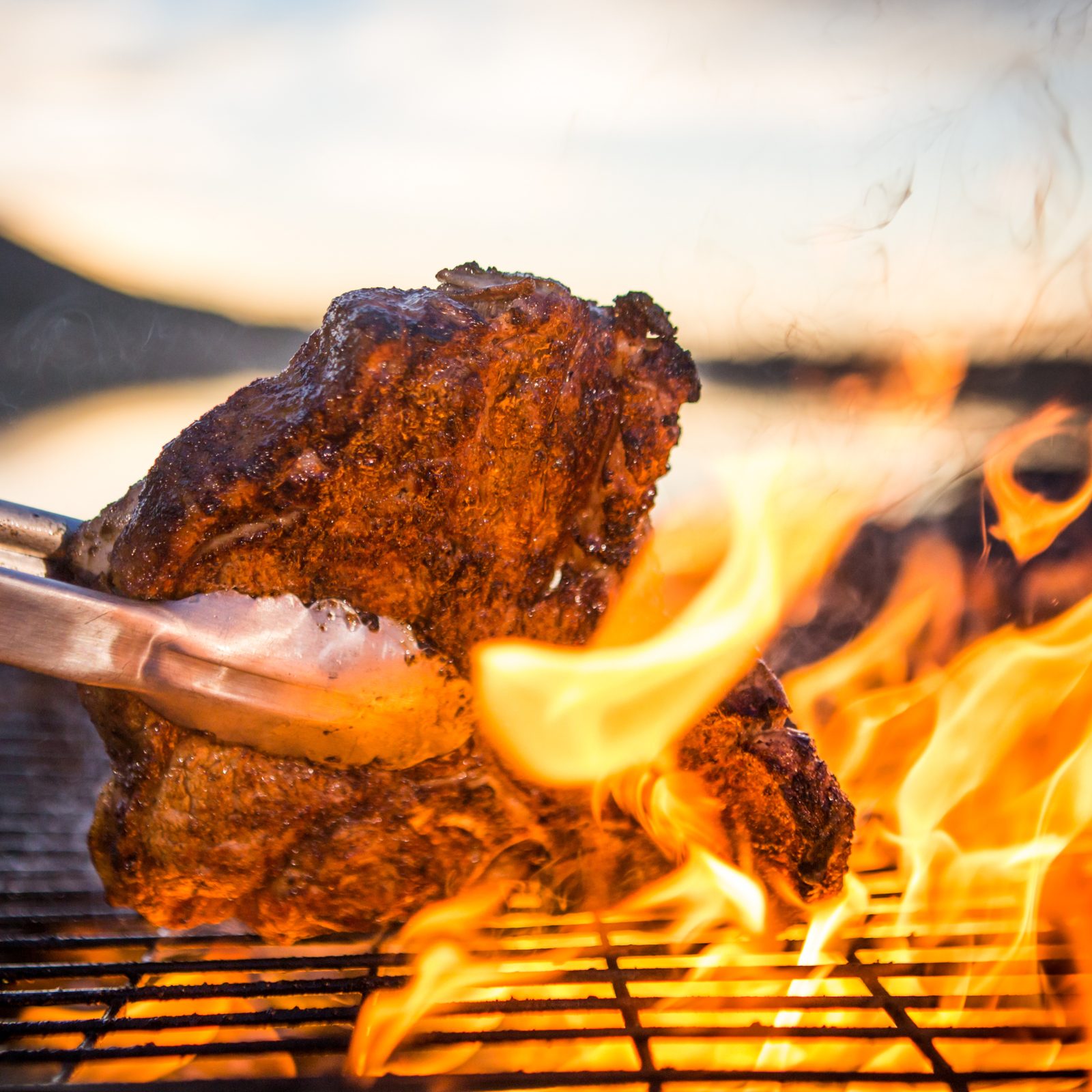 Vlees op de open grill
