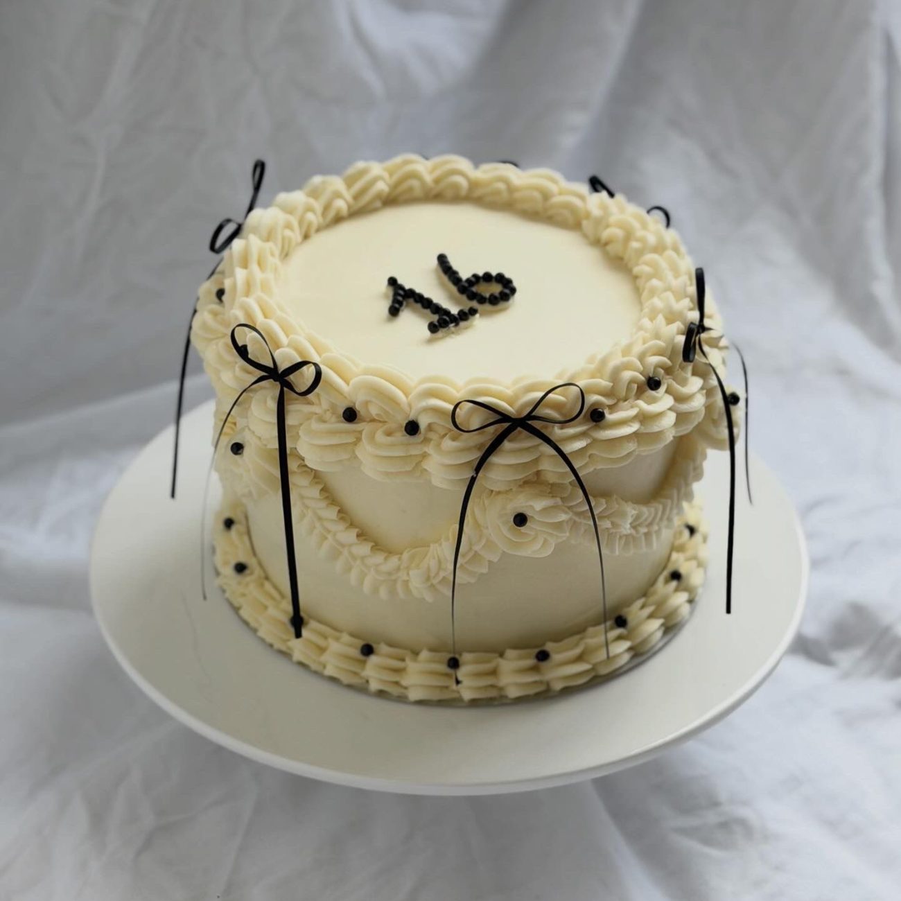 Elegante custom cake van Zoet
